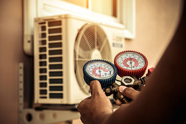 Professional Ac Installation technician working in Garfield, TX